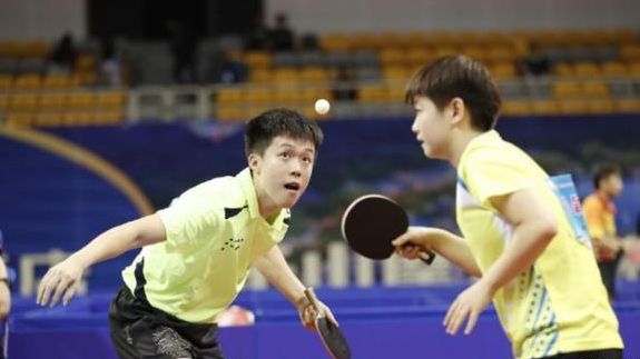 教练组为其 教练组为其