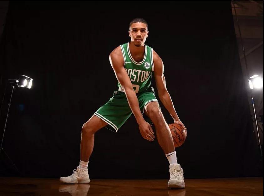 前锋无疑是 前锋无疑是